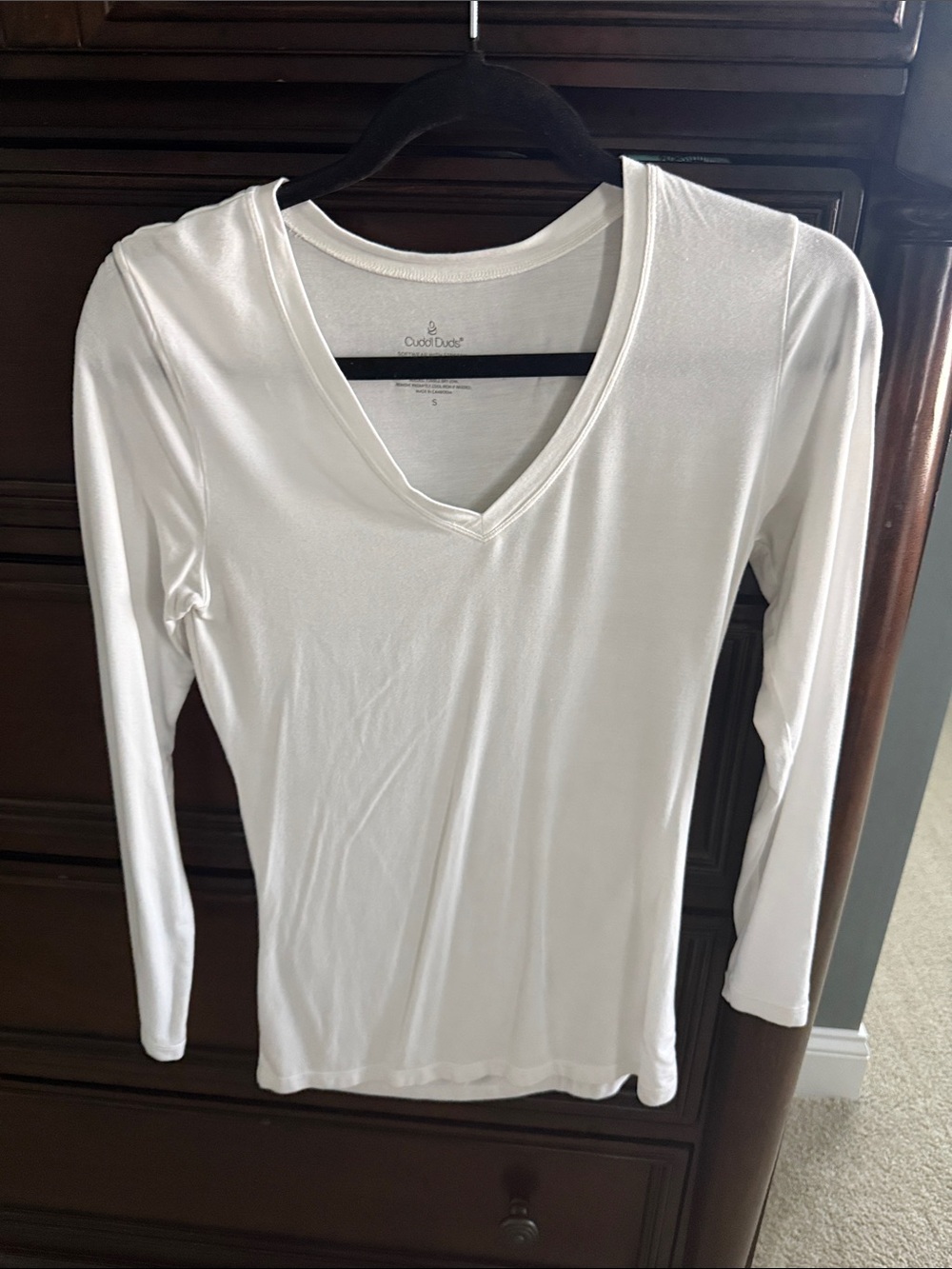 Cuddl Duds Women’s White Long Sleeve V-Neck Top